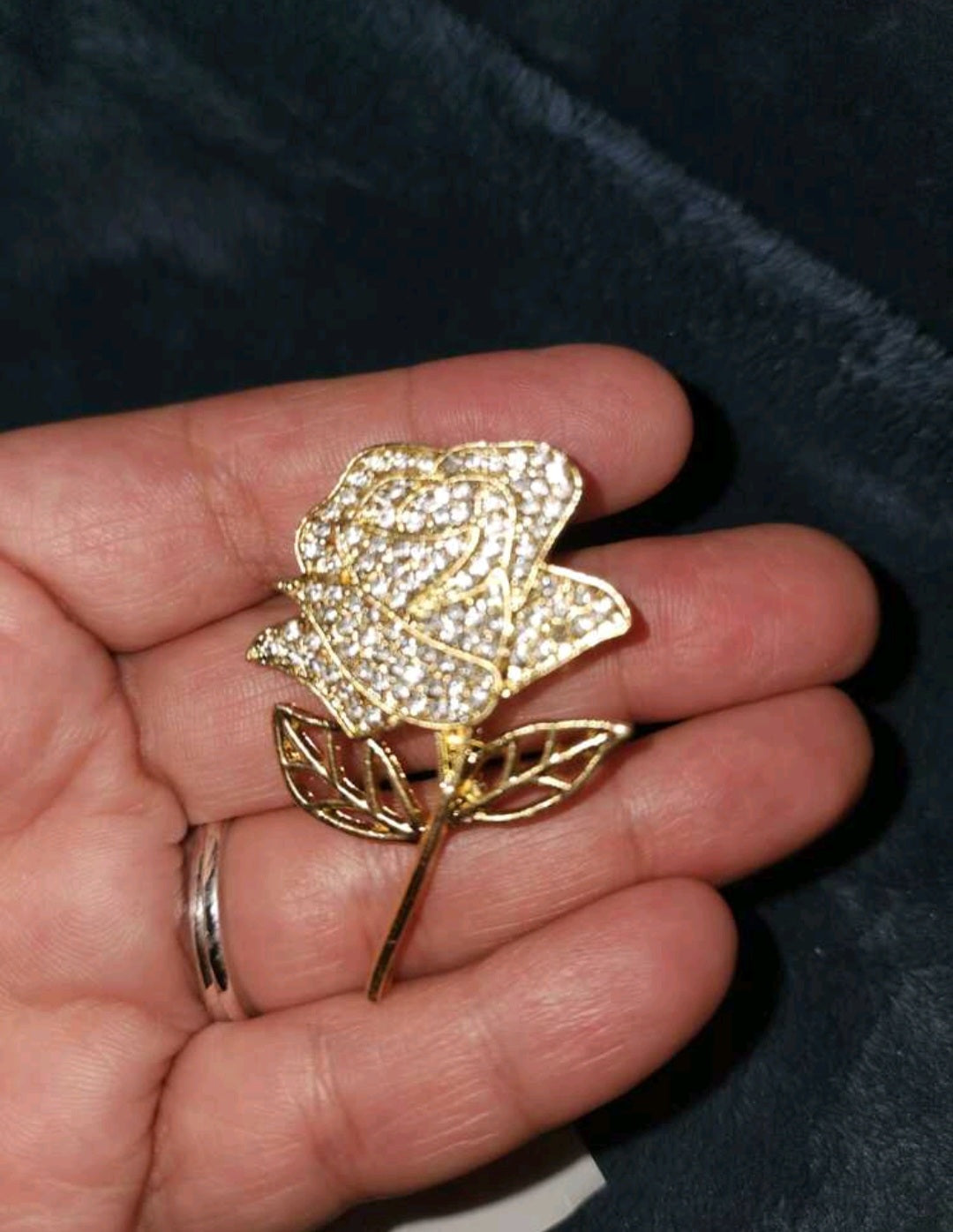 Gold flower brooch