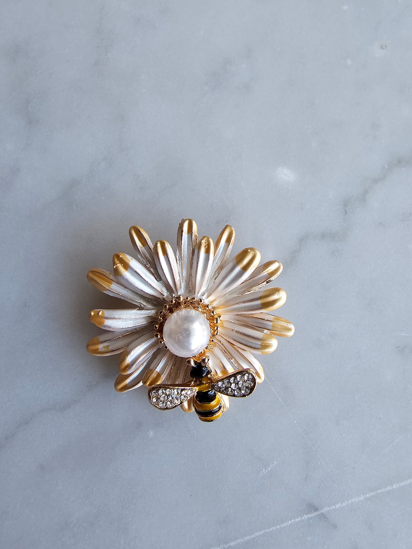 Bee brooch