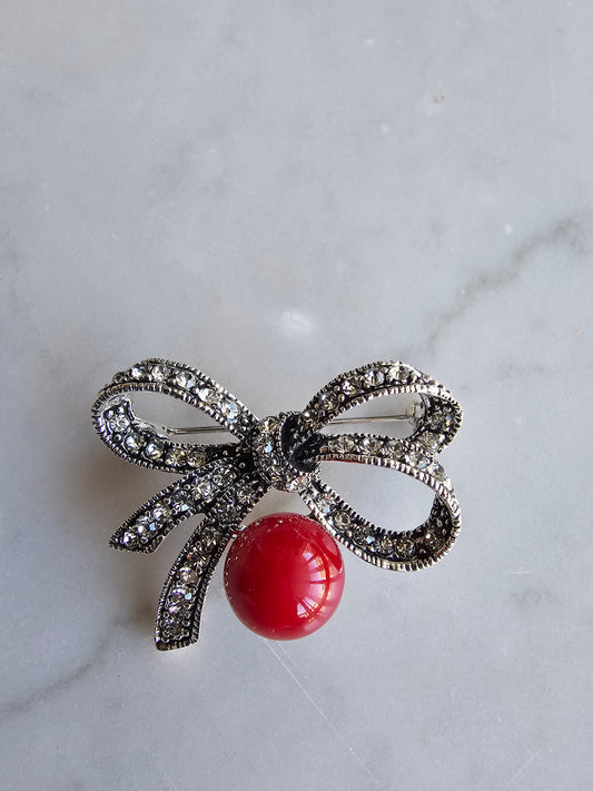 Bow brooch