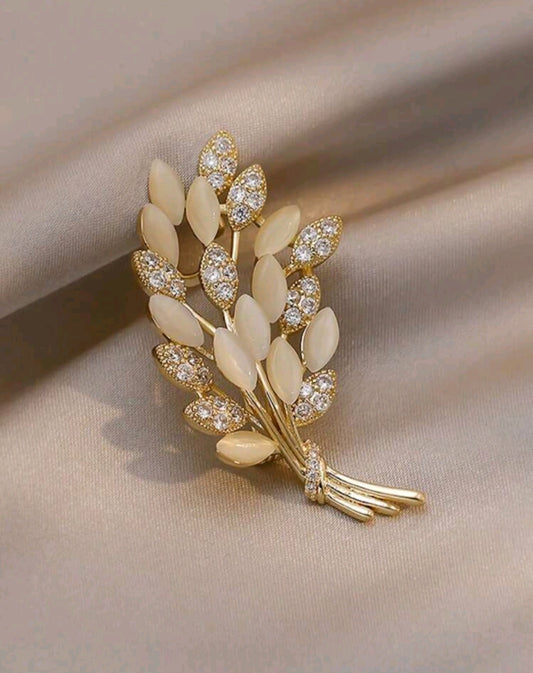 Leta brooch